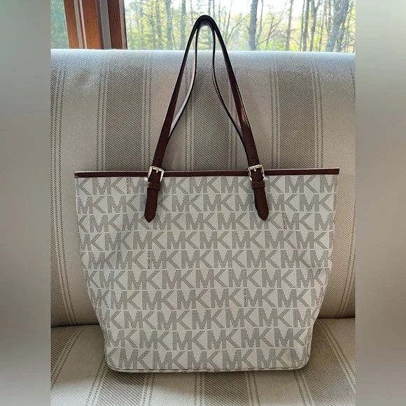 Michael Kors Large Snap Pocket Tote - Picture 5 of 6